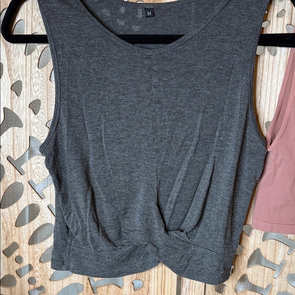 Women's Assorted Sleeveless Tops - Picture 3 of 10